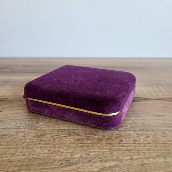 Avon purple velvet jewelry box. - Picture 5 of 8